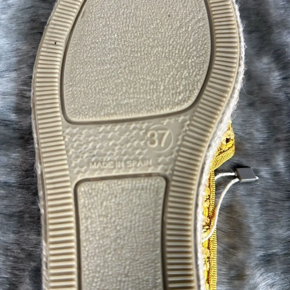 Perfect Summer Slippers! - Picture 5 of 7